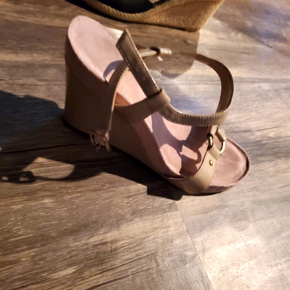 SO Women's Tan Platform Sandals size 8 women's